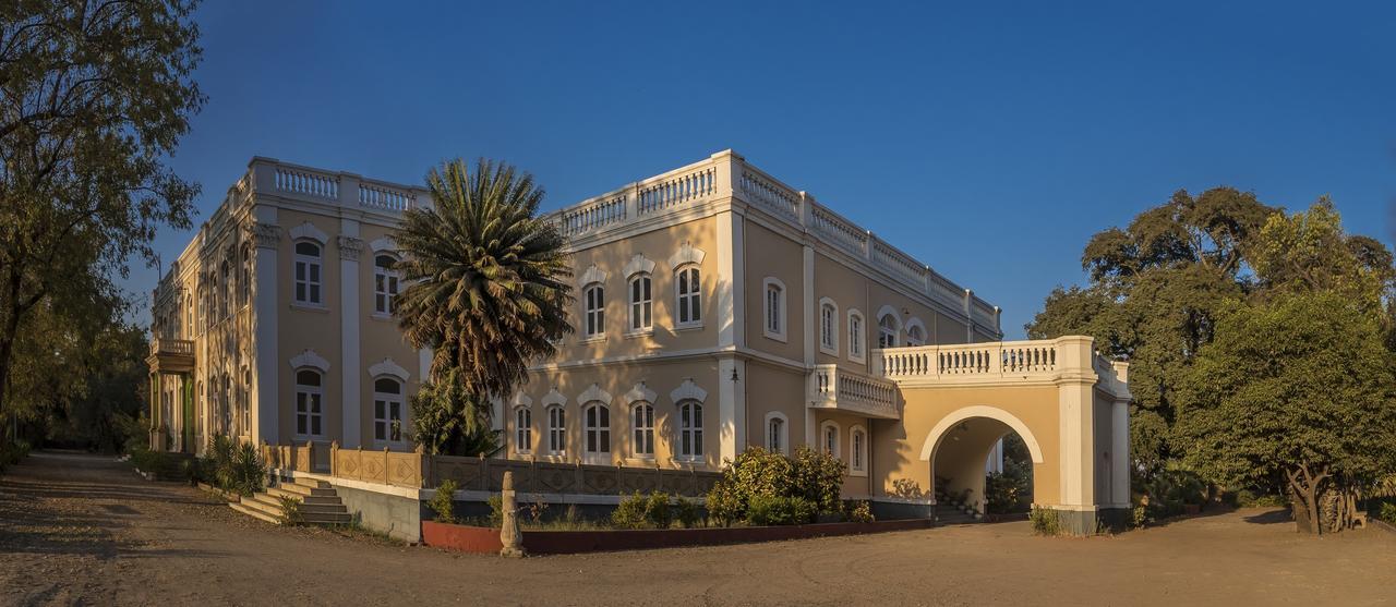 Royal Oasis Hotel Wankaner ภายนอก รูปภาพ
